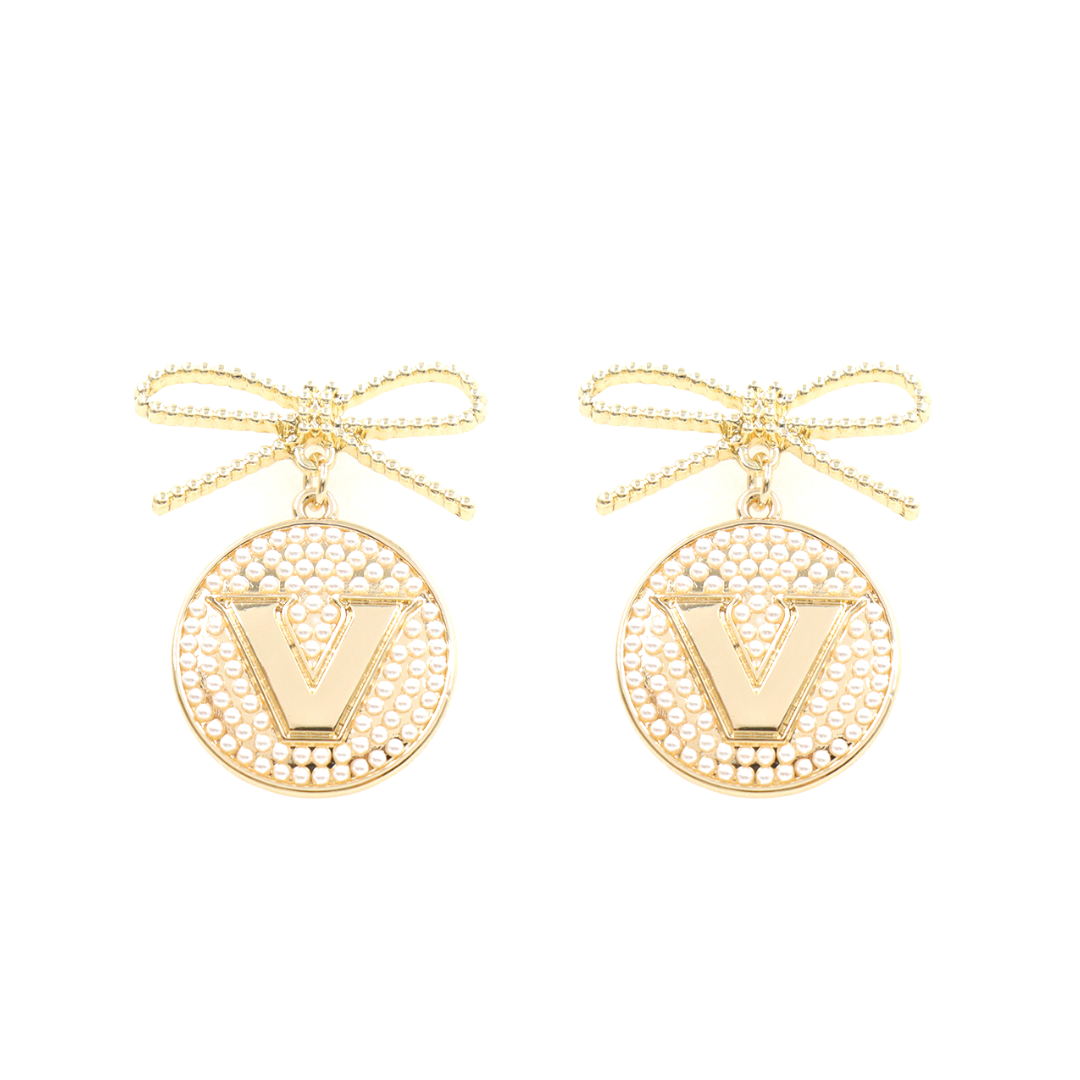 Vanderbilt Logo Pearl Medallion Earring